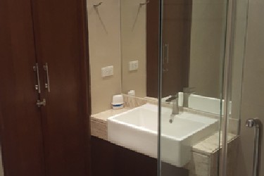 Second Bathroom with Acces to Second Bedroom